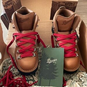 Mountain Light GTX Hiking Boots - Women's Cascade Clovis